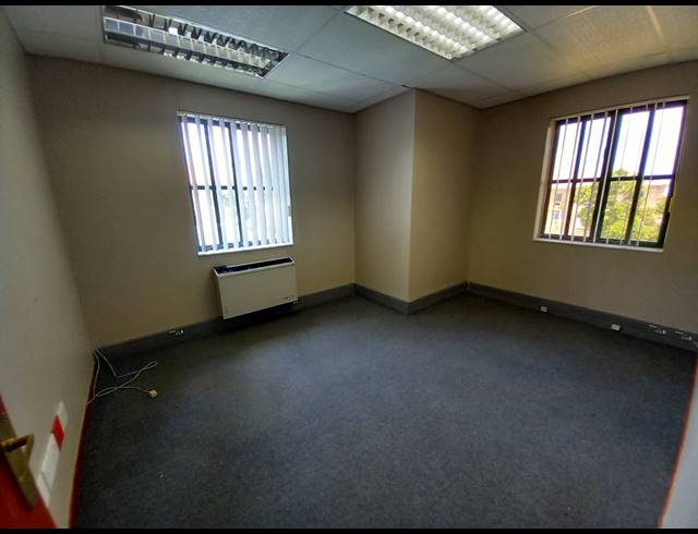 136M² OFFICE TO LET IN BRYANSTON